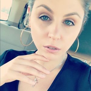 Meet your Posher, Dena